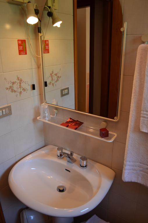 Hotel Pilotto Peschiera del Garda Buitenkant foto